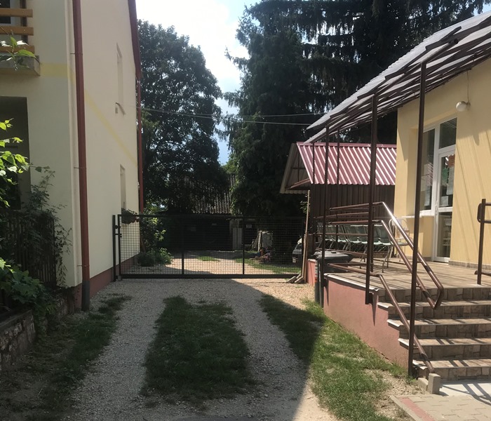Megújult előtető és kapu