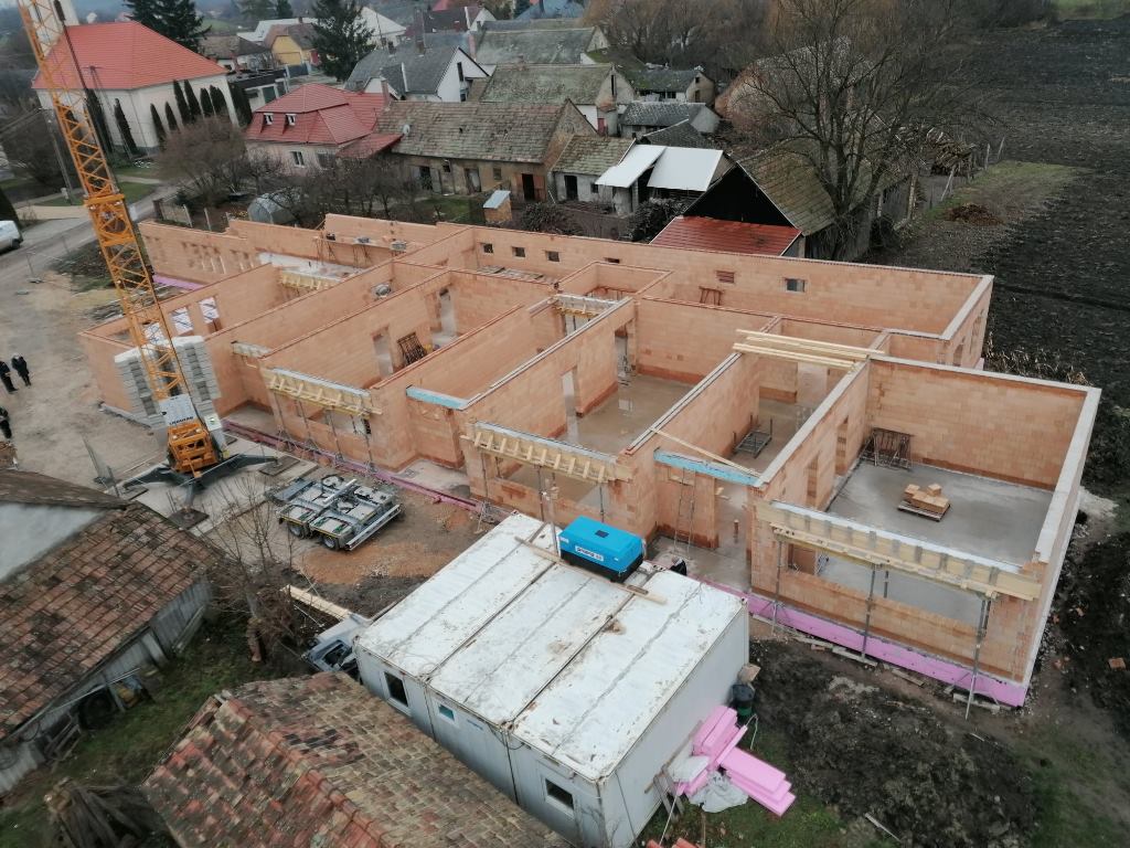 A főfalak már majdnem készek