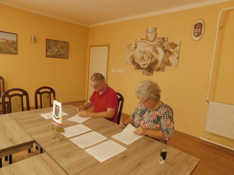 Szerződés aláírás a kivitelezővel